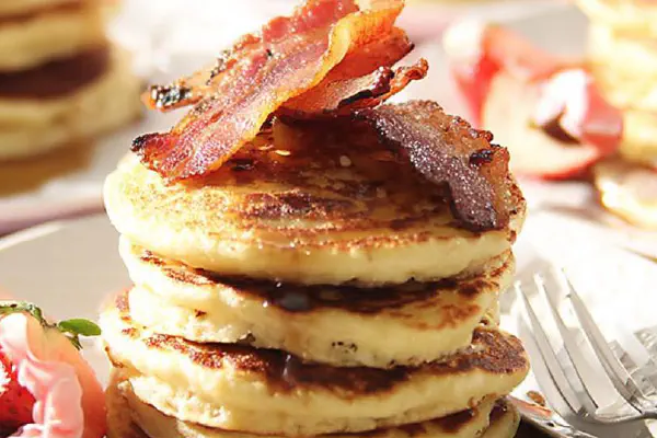 Spinach Scallion Tomato Shrimp Omelette