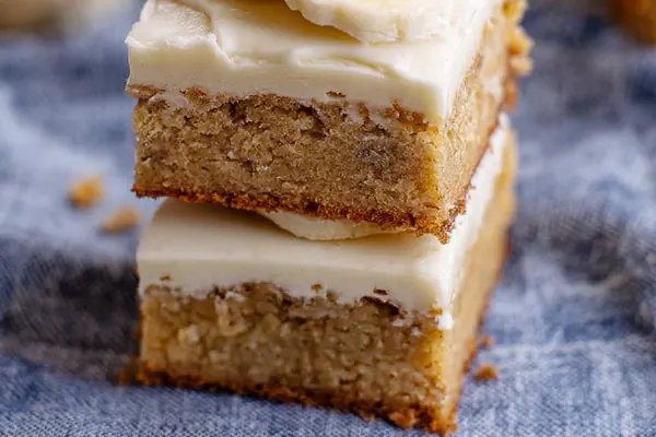 No-Bake Berry Cheesecake Bars