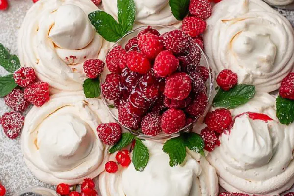 Cranberry Meringue Wreath