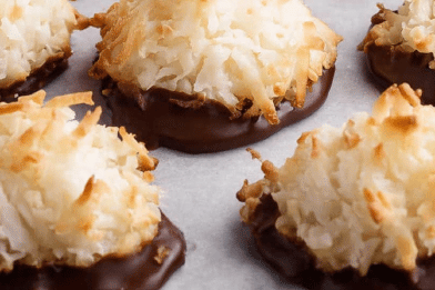 Crunchy Coconut Macaroons