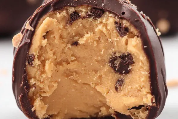 Crunchy PB Chocolate Balls