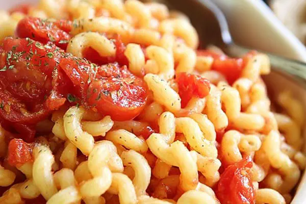 Macaroni Tomatoes Twist