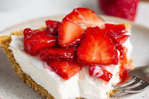 No-Bake Strawberry Cream Pie